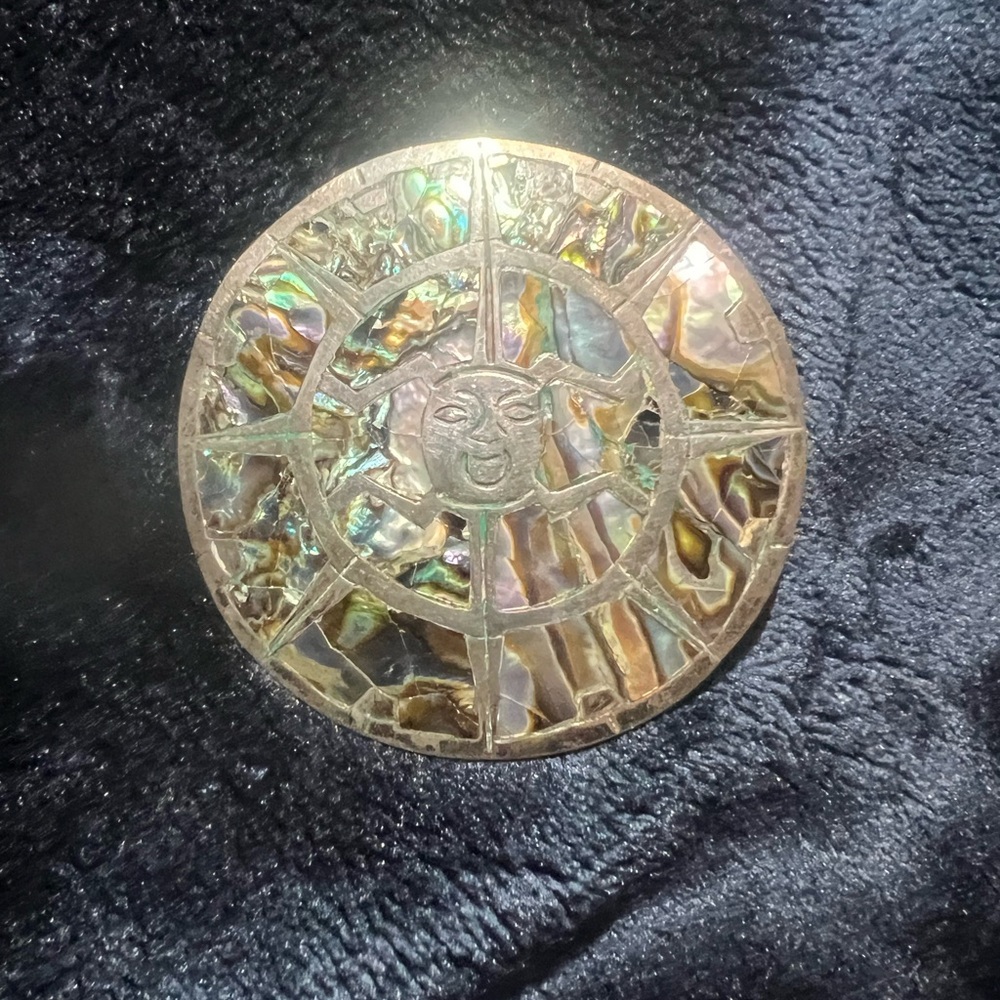 Vintage 925 Aztec Sun Face
Abalone Shell Brooch/Pendant
Marked Mexico Taxi